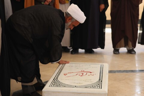 بازدید جمعی از شورای عالی حوزه علمیه خراسان از حوزه علمیه بیرجند و غبارروبی مزار شهدا