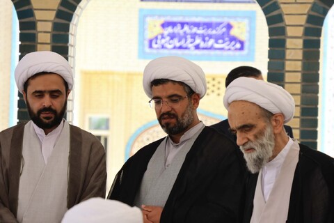 بازدید جمعی از شورای عالی حوزه علمیه خراسان از حوزه علمیه بیرجند و غبارروبی مزار شهدا