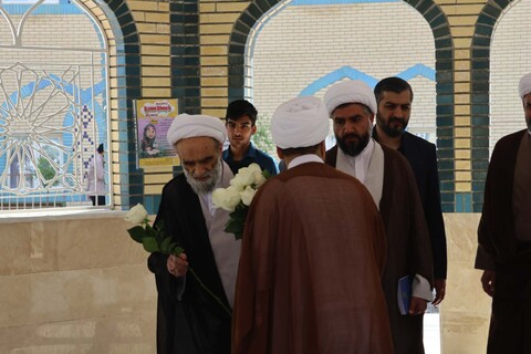 بازدید جمعی از شورای عالی حوزه علمیه خراسان از حوزه علمیه بیرجند و غبارروبی مزار شهدا