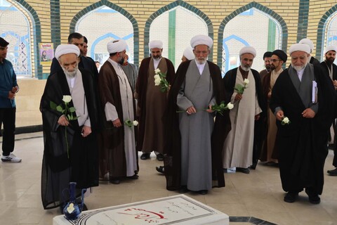 بازدید جمعی از شورای عالی حوزه علمیه خراسان از حوزه علمیه بیرجند و غبارروبی مزار شهدا