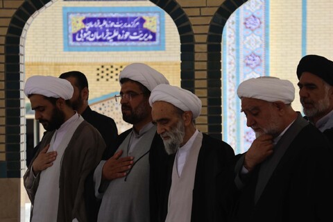 بازدید جمعی از شورای عالی حوزه علمیه خراسان از حوزه علمیه بیرجند و غبارروبی مزار شهدا