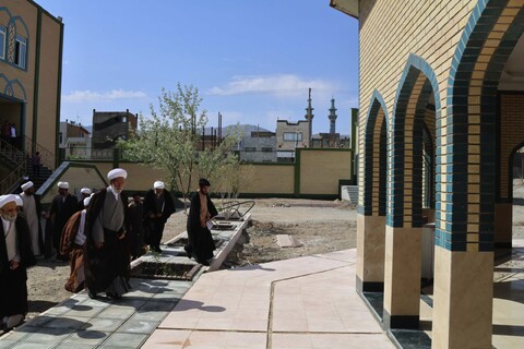 بازدید جمعی از شورای عالی حوزه علمیه خراسان از حوزه علمیه بیرجند و غبارروبی مزار شهدا