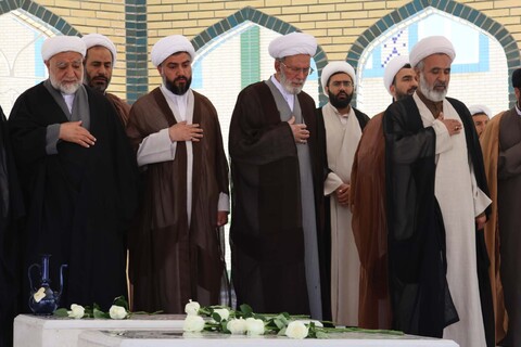 بازدید جمعی از شورای عالی حوزه علمیه خراسان از حوزه علمیه بیرجند و غبارروبی مزار شهدا