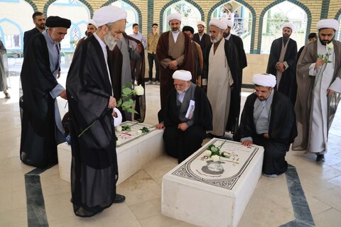 بازدید جمعی از شورای عالی حوزه علمیه خراسان از حوزه علمیه بیرجند و غبارروبی مزار شهدا