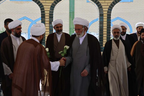 بازدید جمعی از شورای عالی حوزه علمیه خراسان از حوزه علمیه بیرجند و غبارروبی مزار شهدا