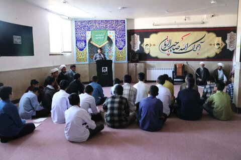 بازدید حجت الاسلام و المسلمین حق پناه از مدرسه علمیه زهان