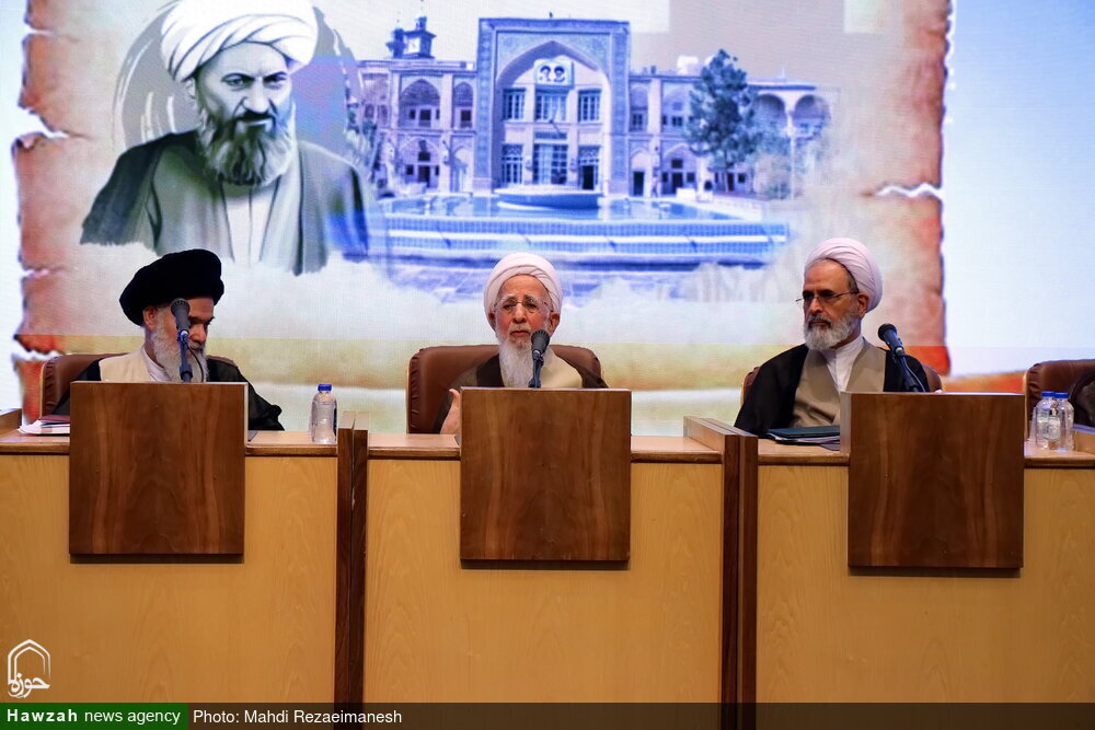 Agradecimiento de Ayatolá A'rafi por las guías de los Grandes Ayatolás Yavadi Amoli y Sobhani en el congreso del centenario