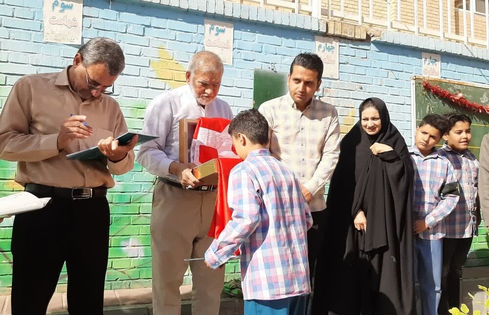 منتخبین نشان ارادت در آران و بیدگل تقدیر شدند