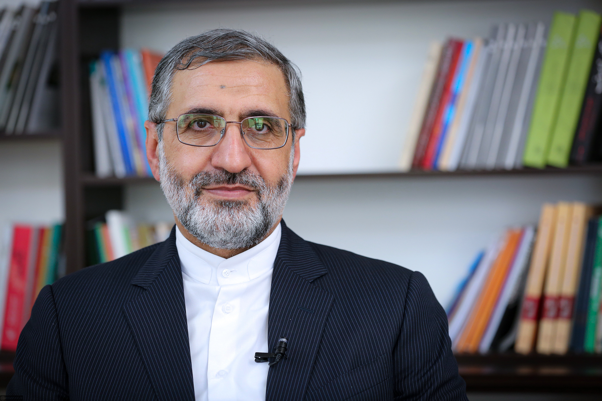 سبک و سیره شهید رئیسی از آستان قدس تا ریاست جمهوری/ اقامه نمازجماعت خانوادگی شهید رئیسی در منزل