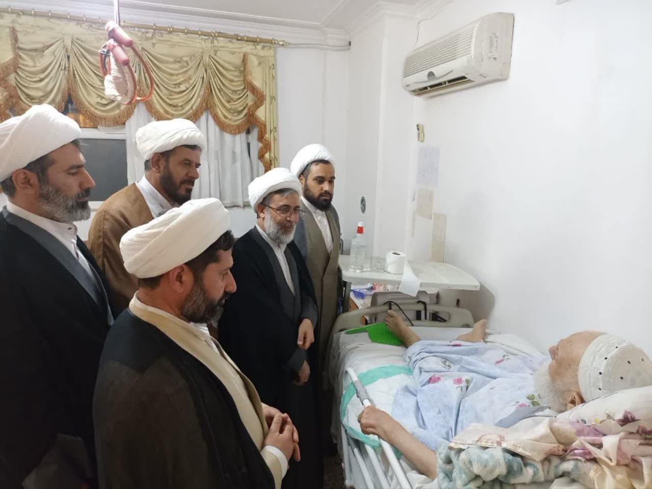 عیادت نمایندگان طلاب استان گلستان از آیت‌الله حسینی شاهرودی