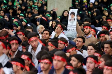 تعامل سازنده با جوانان، آینده جامعه را شکل می‌دهد 