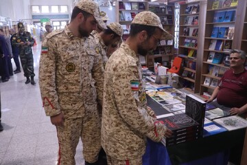 فرهنگ کتاب‌خوانی از ارکان اساسی تربیت در نظام جمهوری اسلامی ایران است+ عکس