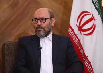 رئیس بنیاد مستضعفان از نمایشگاه کتاب بازدید کرد