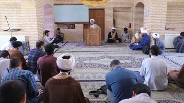 تصاویر/ دیدار مدیر منطقه ۳ حوزه های علمیه با طلاب و کادر مدرسه علمیه خان