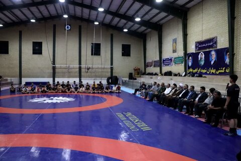 تصاویر/ امام جمعه خورموج در جمع ورزشکاران