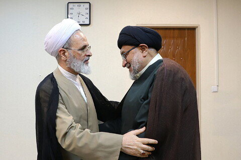 Imágenes / Encuentro del Huyyatul Islam wal Muslimeen Sayyed Aftab Haider, uno de los eruditos de Sudáfrica con el Ayatolá A'rafi