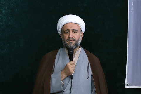 تصاویر/ آیین عمامه گذاری طلاب مدرسه علمیه حقانی توسط آیت الله مدرسی