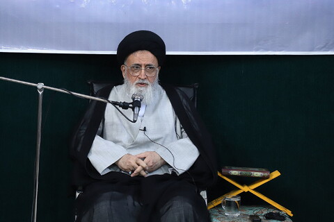 تصاویر/ آیین عمامه گذاری طلاب مدرسه علمیه حقانی توسط آیت الله مدرسی