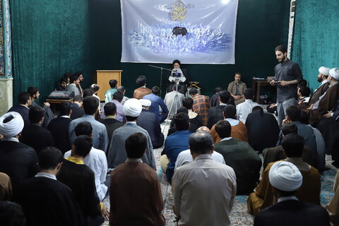 تصاویر/ آیین عمامه گذاری طلاب مدرسه علمیه حقانی توسط آیت الله مدرسی