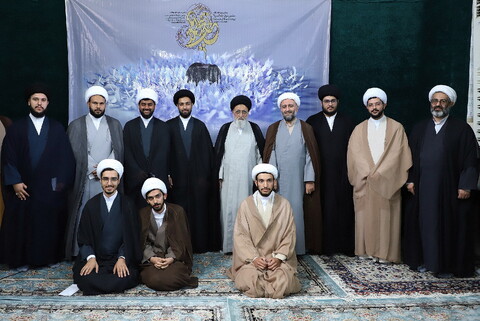 تصاویر/ آیین عمامه گذاری طلاب مدرسه علمیه حقانی توسط آیت الله مدرسی