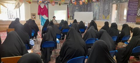 تصاویر نشست معارف غدیریه در مدرسه خواهران نورآباد