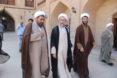 تصاویر / دیدار نماینده ولی فقیه در استان قزوین با اساتید وطلاب مدرسه صالحیه قزوین