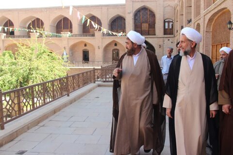 تصاویر / دیدار نماینده ولی فقیه در استان قزوین با اساتید وطلاب مدرسه صالحیه قزوین