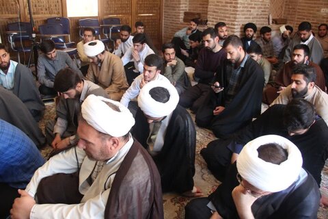 تصاویر / دیدار نماینده ولی فقیه در استان قزوین با اساتید وطلاب مدرسه صالحیه قزوین