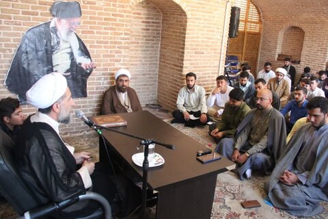 تصاویر / دیدار نماینده ولی فقیه در استان قزوین با اساتید وطلاب مدرسه صالحیه قزوین