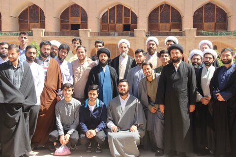 تصاویر / دیدار نماینده ولی فقیه در استان قزوین با اساتید وطلاب مدرسه صالحیه قزوین