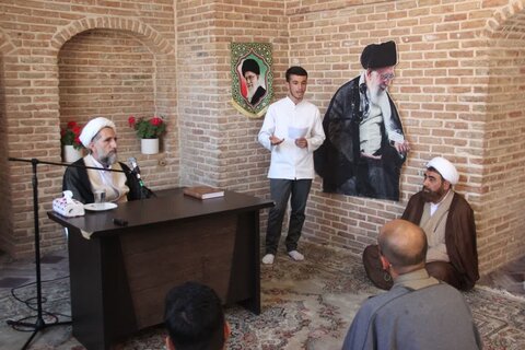 تصاویر / دیدار نماینده ولی فقیه در استان قزوین با اساتید وطلاب مدرسه صالحیه قزوین