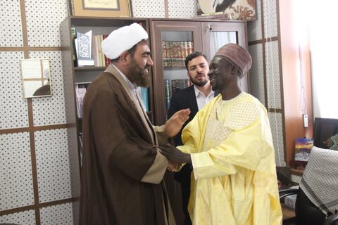تصاویر / دیدار یکی از علمای شیعه کشور کامرون با مدیر حوزه علمیه استان قزوین