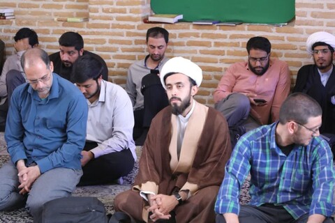 ديدار حجت‌الاسلام والمسلمین محمد شمس مدیر منطقه ۳ حوزه های علمیه با طلاب و کادر مدرسه علمیه خان