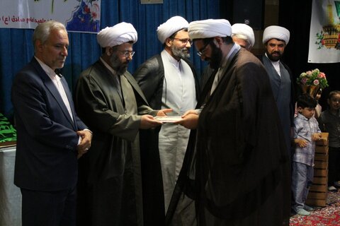 تصاویر/ مراسم تجلیل از ممتازین تحصیلی مدرسه علمیه امام صادق (ع)شهرستان قروه