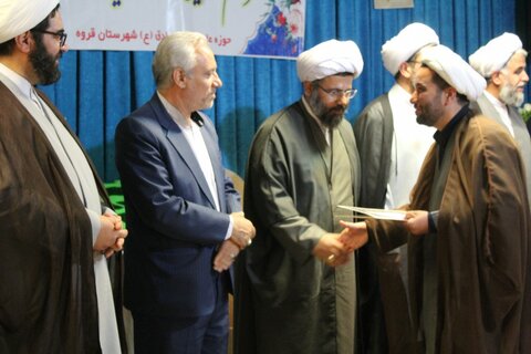 تصاویر/ مراسم تجلیل از ممتازین تحصیلی مدرسه علمیه امام صادق (ع)شهرستان قروه