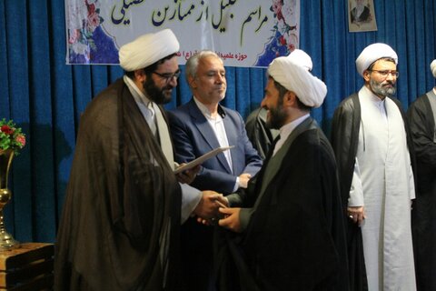 تصاویر/ مراسم تجلیل از ممتازین تحصیلی مدرسه علمیه امام صادق (ع)شهرستان قروه