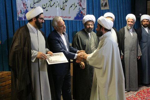 تصاویر/ مراسم تجلیل از ممتازین تحصیلی مدرسه علمیه امام صادق (ع)شهرستان قروه