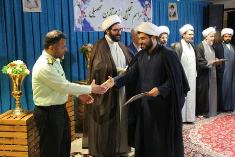 تصاویر/ مراسم تجلیل از ممتازین تحصیلی مدرسه علمیه امام صادق (ع)شهرستان قروه