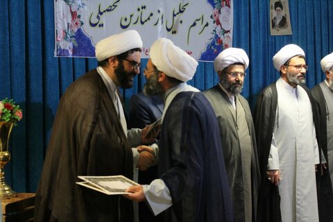 تصاویر/ مراسم تجلیل از ممتازین تحصیلی مدرسه علمیه امام صادق (ع)شهرستان قروه