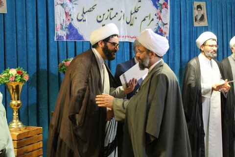 تصاویر/ مراسم تجلیل از ممتازین تحصیلی مدرسه علمیه امام صادق (ع)شهرستان قروه