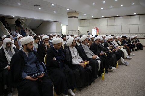 آية الله العظمي جوادي الآملي يُهدي موسوعة تفسير "تسنيم" إلى العتبة العلوية