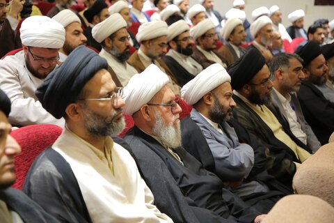 آية الله العظمي جوادي الآملي يُهدي موسوعة تفسير "تسنيم" إلى العتبة العلوية