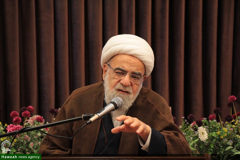 ارائه ۷۰۰ درس تفسیر در حوزه علمیه قم / خاطراتی از فشار رژیم پهلوی بر حوزه قم