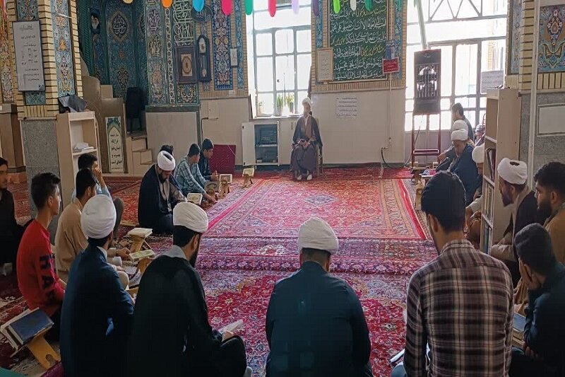 انسان کاری مهمتر از خودسازی ندارد+عکس