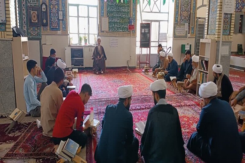 انسان کاری مهم‌تر از خودسازی ندارد+عکس