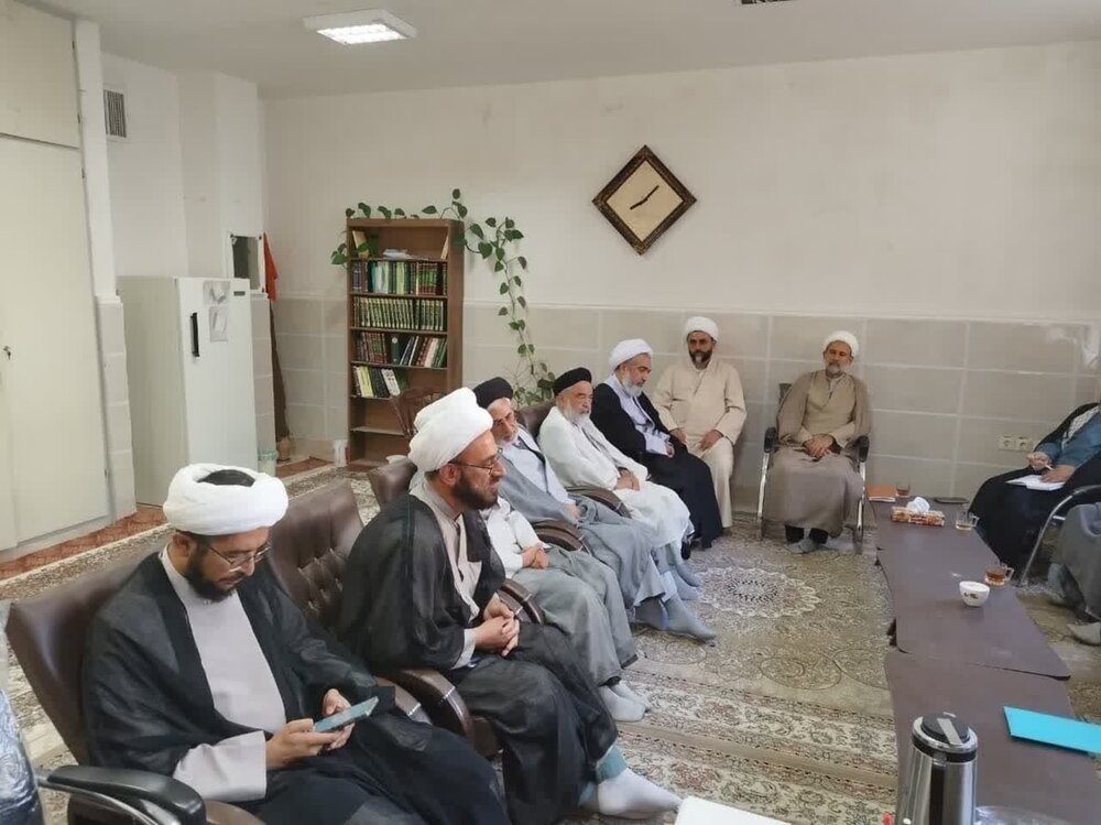 مدیر و معاونان حوزه علمیه کاشان از مدرسه علمیه الغدیر نراق بازدید کردند