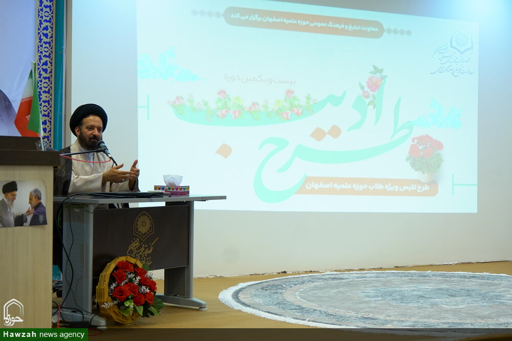 لباس طلبگی در اصل یک تبلیغ دینی در جامعه است