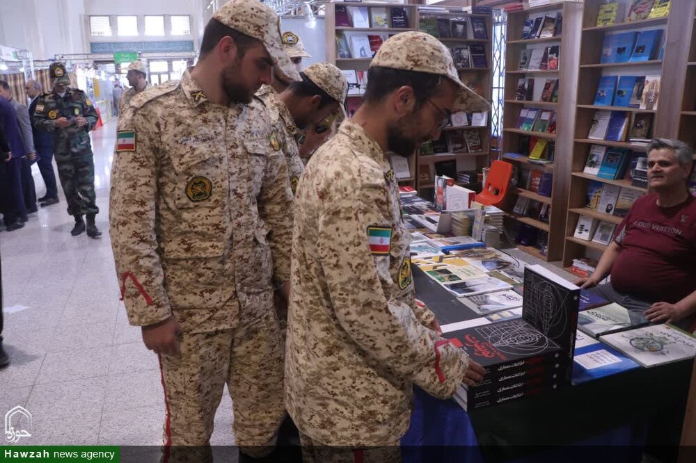 فرهنگ کتاب‌خوانی از ارکان اساسی تربیت در نظام جمهوری اسلامی ایران است+ عکس