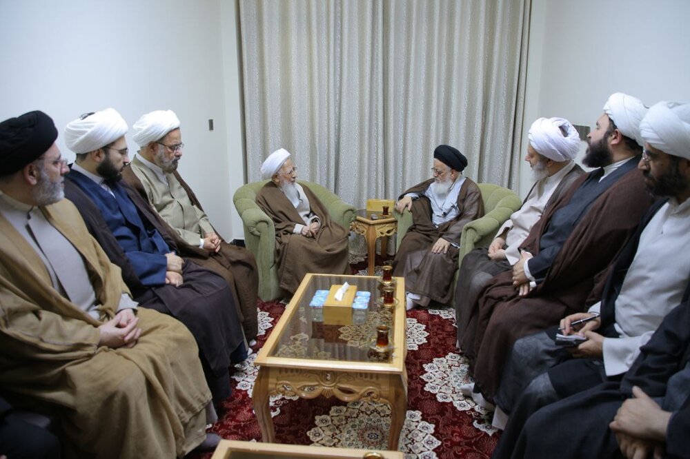 ممثل الإمام الخامنئي في العراق يلتقي المرجع الديني سماحة آيةالله العظمى الشيخ جوادي الآملي
