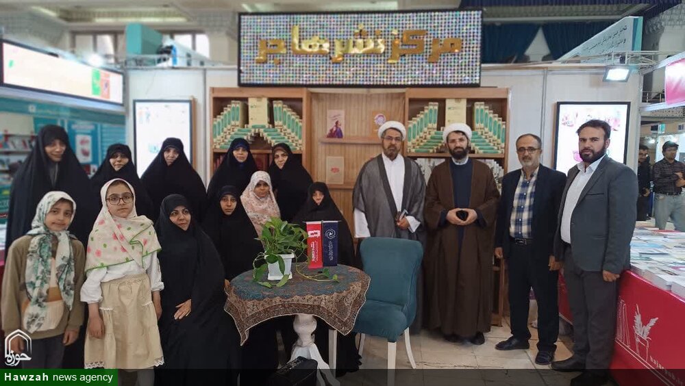 نمایش توانمندی‌های علمی و فرهنگی حوزه خواهران استان البرز در نمایشگاه کتاب تهران